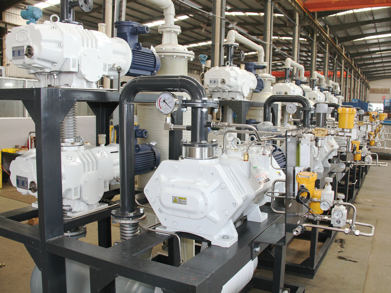 如（rú）何（hé）控製螺杆真空泵（bèng）的流量