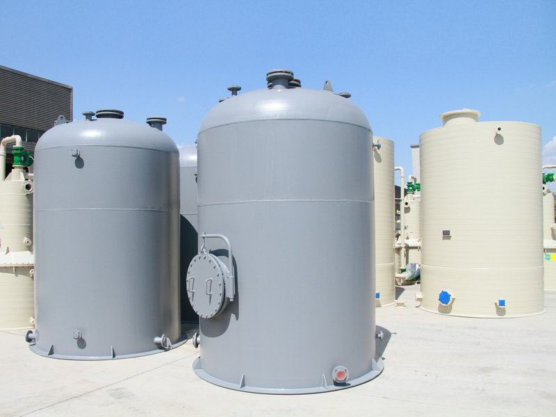 鋼襯塑PE儲罐（guàn）和PPH纏繞儲罐有（yǒu）什麽區別